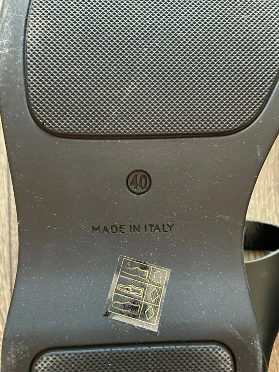 Sandals - Picture 7 of 7